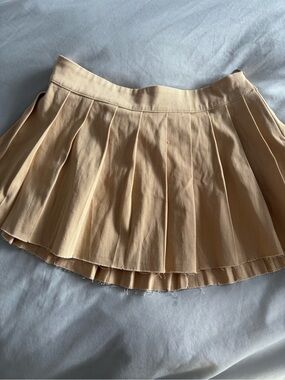 superdown Pleated Mini Skirt in Light Tan